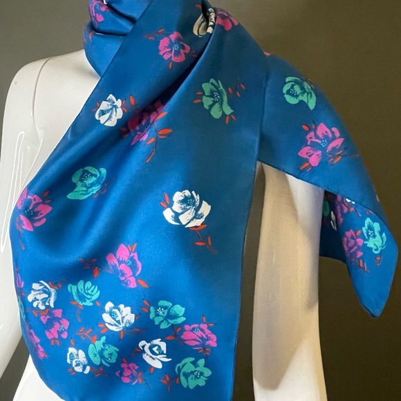 Vintage Electric Blue Scarf 10 In by 48 In Excellent Condition - Picture 2 of 6